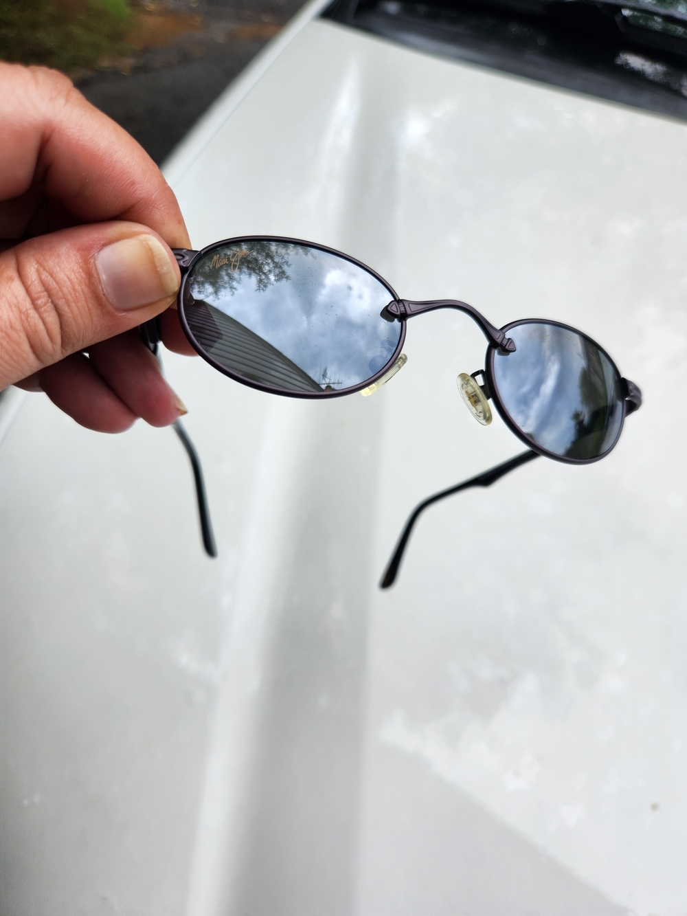 VINTAGE Maui Jim Oval Sunglasses in Black with Dark Lenses - Picture 4 of 7